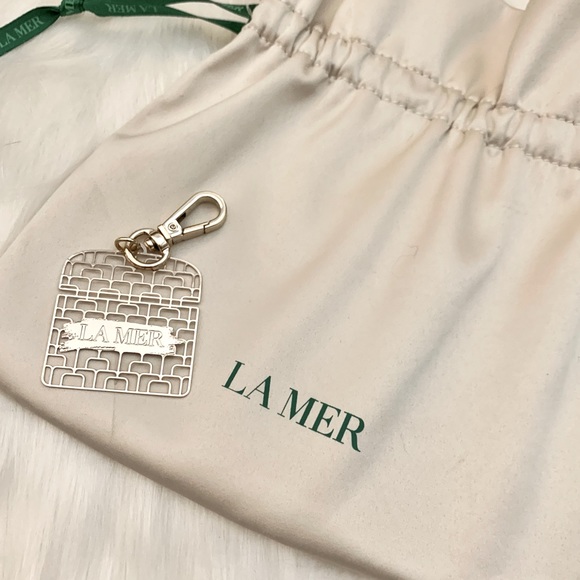 La Mer 🪸 Collectible Signature Logo Gold Key Chain & Charm - Picture 2 of 2